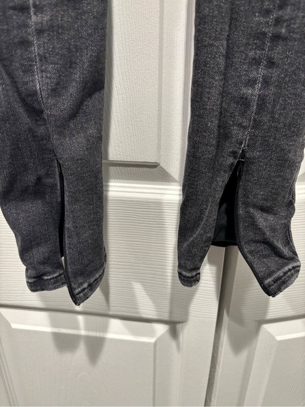 Good American Black Wash Skinny Jeans - Picture 3 of 5
